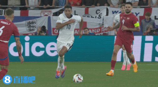 本场第一张黄牌！贝灵厄姆被绊倒 裁判向古德利出示黄牌