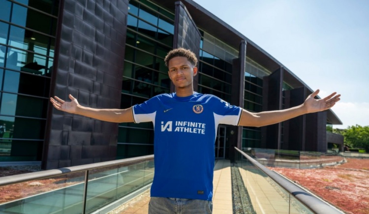 英媒:切尔西18岁中场凯利曼腿筋受伤,预计至少缺席两个月