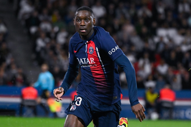 早报:曼联决定留任滕哈赫