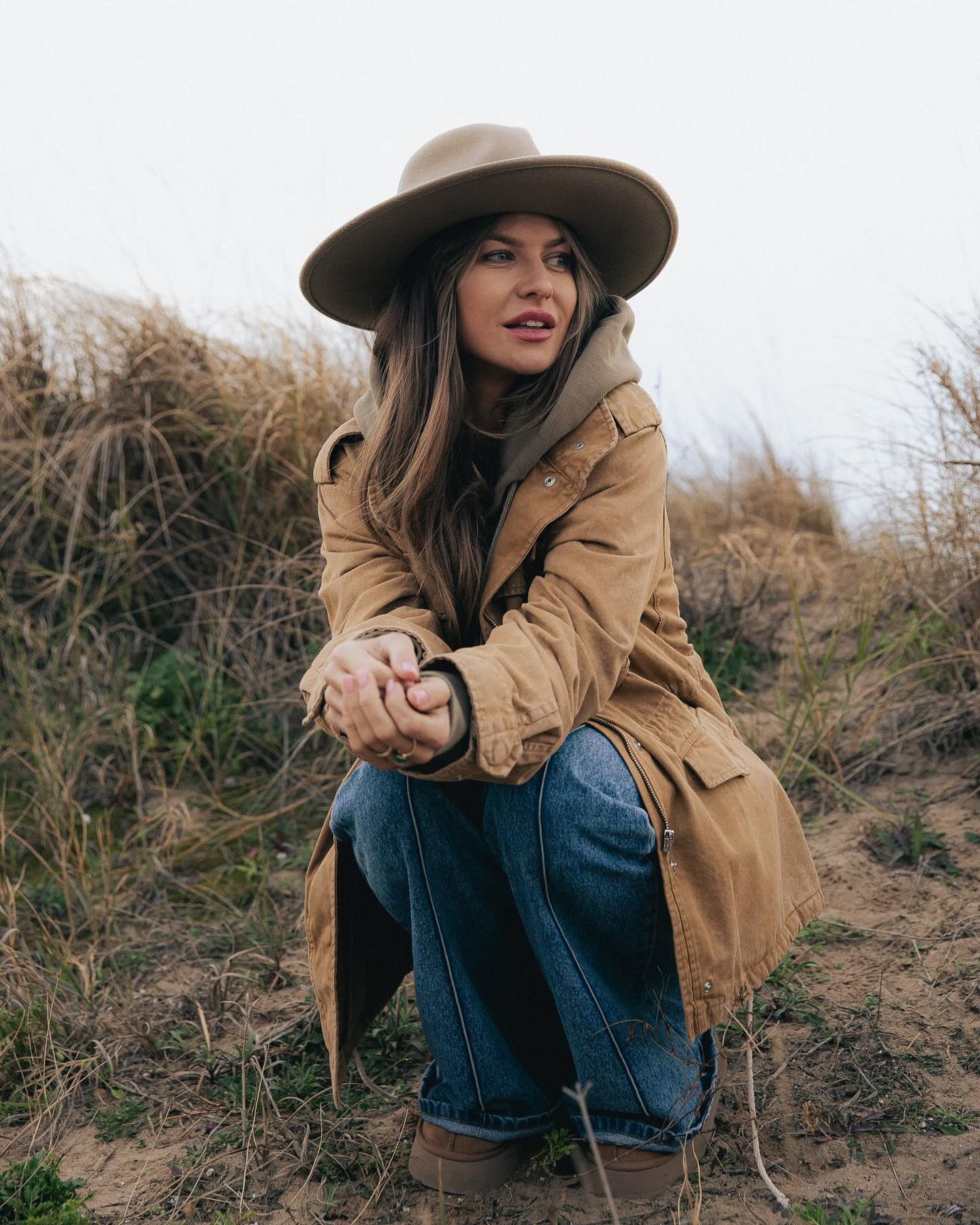 颜值PK!国家德比巴萨太太团:拉菲尼亚妻子、奥尔莫女友......