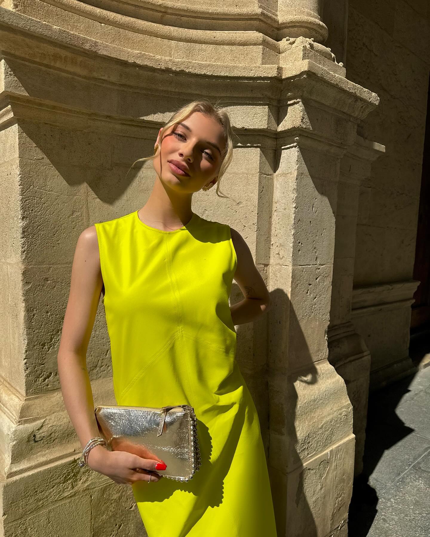 颜值PK!国家德比巴萨太太团:拉菲尼亚妻子、奥尔莫女友......